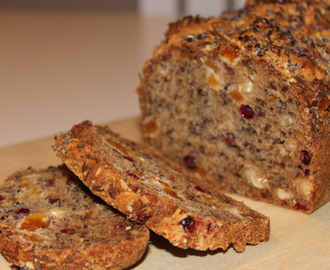 Lättlagat glutenfritt formbröd med linfrön och cashewnötter