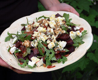 Sallad med rödbetor, prosciuotto och fetaost