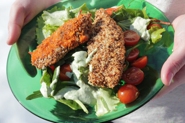 Buffalo Chicken Salad  / Krispig kycklingsallad med krämig avokado dressing
