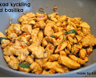 Wokad kyckling med basilika – thaistyle (Gai Pad Grapow)