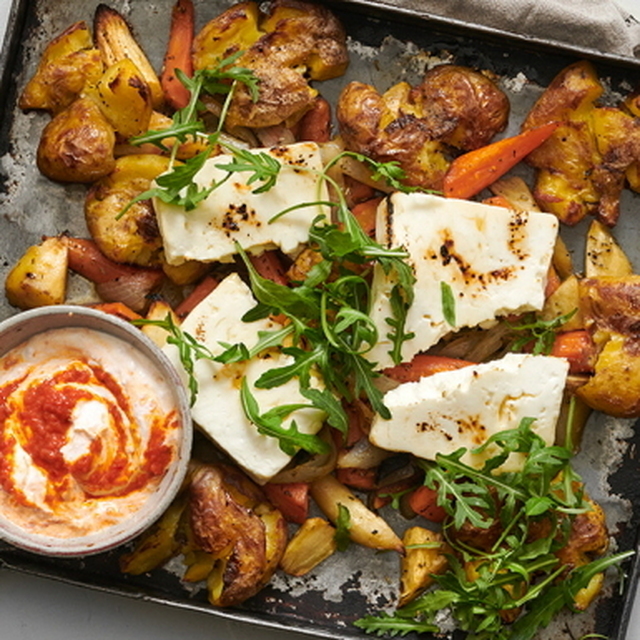 Krossrostad potatis med fetaost och paprikakräm