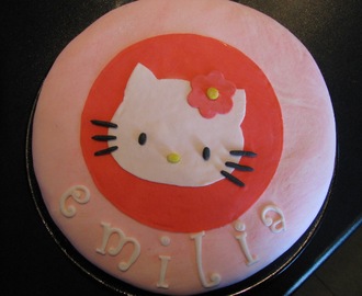 Mina första tårtor - Hello Kitty!