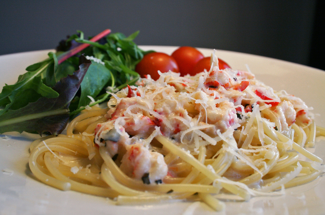 Pastasås med kräftstjärtar, vitlök och chili