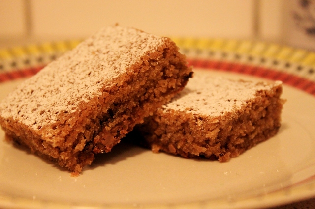 Nu firar vi igen! Ljusa daimbrownies på bloggens 1-årsdag!