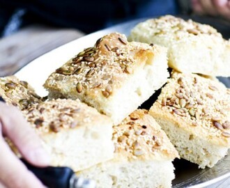 Focaccia med tre sorters frön