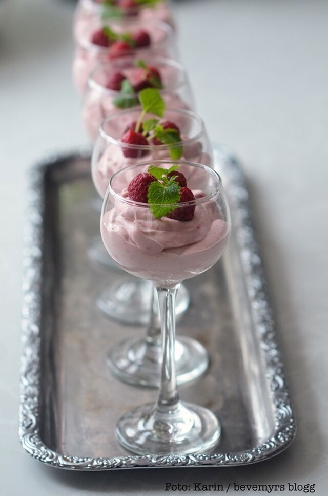Höj dessertkänslan med hallonmousse i fina glas
