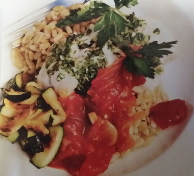 Gremolatabakad torsk med tomatsås och stekt zucchini