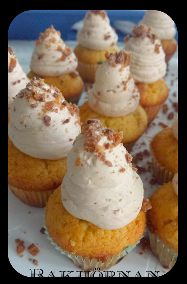 Mini cupcakes med lätt smak av passion och Daimfluff