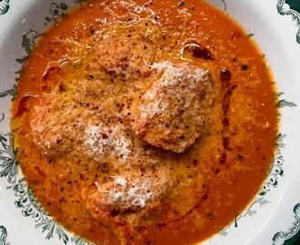 Tomatsoppa med tortellini och parmesan (ett recept för dig som inte har en stavmixer)