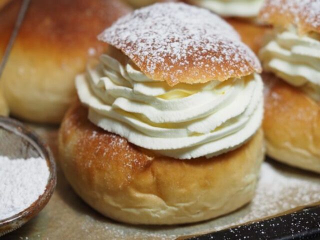 Kalljästa fluffiga semlor