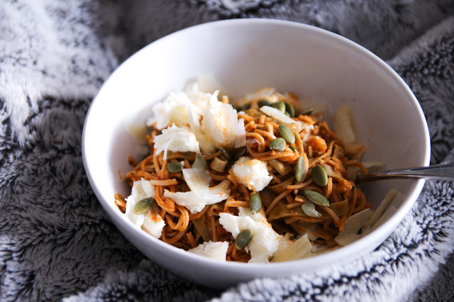 Pasta arrabbiata med linser och mozzarella