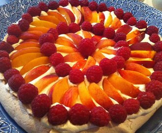 Pavlova Peach Melba