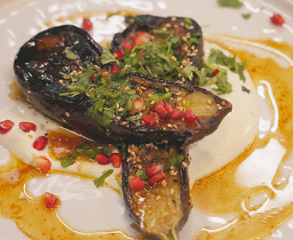 Aubergine ”steak” med limeyoghurt och brynt sojasmör