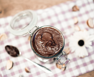 Homemade healthy Nutella