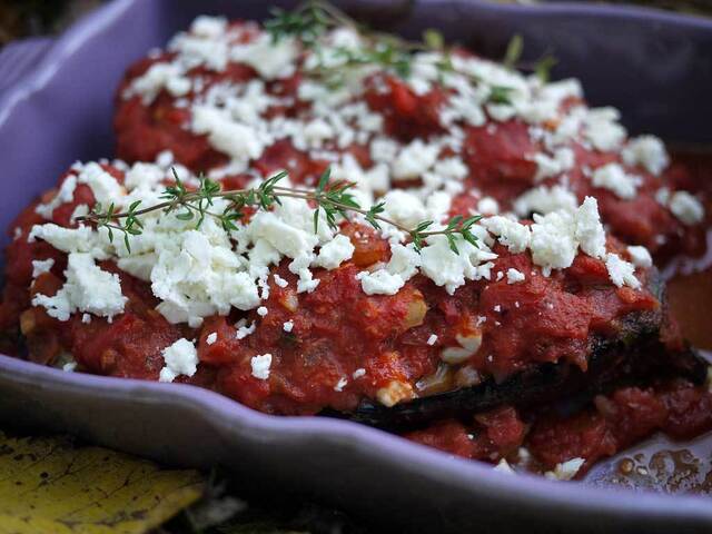 Ugnsbakad aubergine med fetaost och oregano