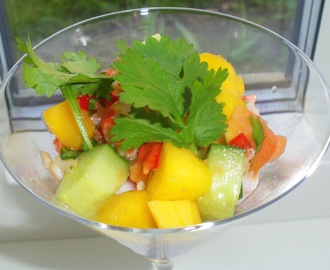 Skaka rumpa meny 1 - skaldjurssallad med mango & papaya.