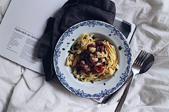 Paolo&#39;s Pappardelle (fettuccine) con Salsiccia