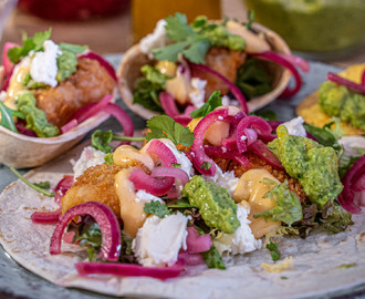 Fish tacos med ärtguacamole och srirachamajonnäs