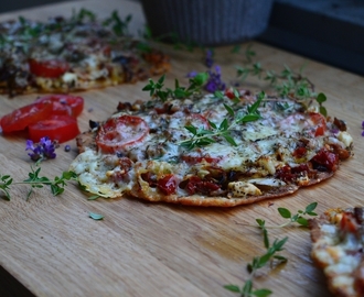 Pizza med vitkål, kapris och kantareller