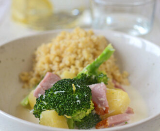 Kassler med ananas, broccoli och ingefära i kokosmjölk