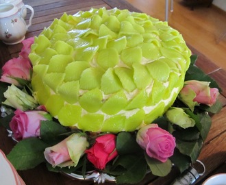 Tårta fylld med Passionsmousse & Centerfluff