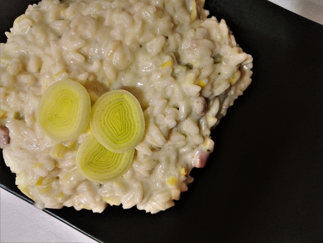 Risotto con porro e pancetta mantecato al mascarpone