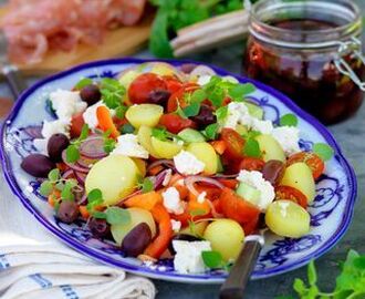 Grekisk sallad med potatis