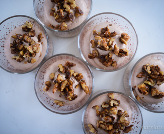 Chokladmousse med glögg och kryddrostade nötter