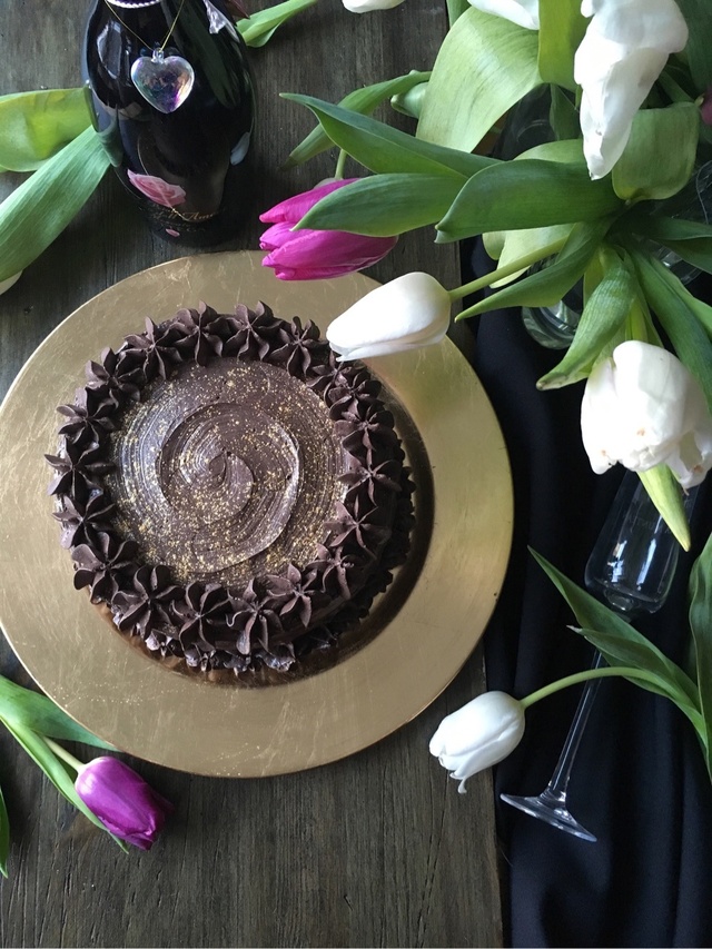 Double Chocolate and Peanut Layer cake ~ Choklad och jordnötsmaräng tårta