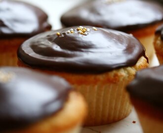 Vaniljcupcakes med chokladglasyr