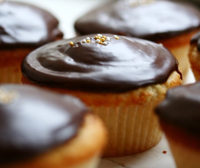 Vaniljcupcakes med chokladglasyr