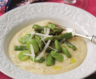 Krämig tryffeldoftande polenta med sparris och bondbönor