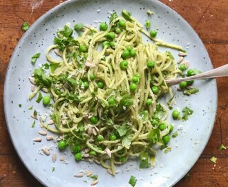 Vegansk pasta med ärtpesto