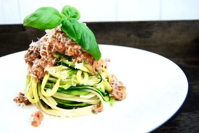 Pasta & zoodles med min krämiga köttfärsås