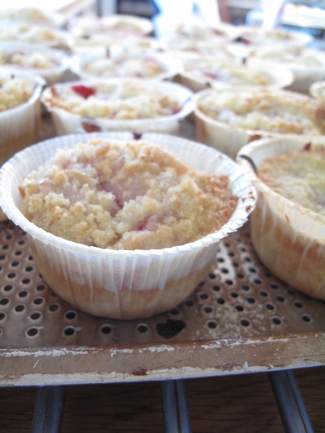 Hallonmuffins med crumble