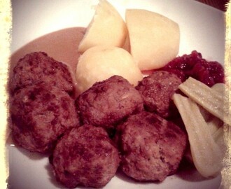 Köttbullar med kokt potatis & brunsås