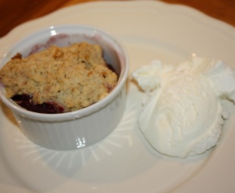 Dessertpaj med persika och hallon