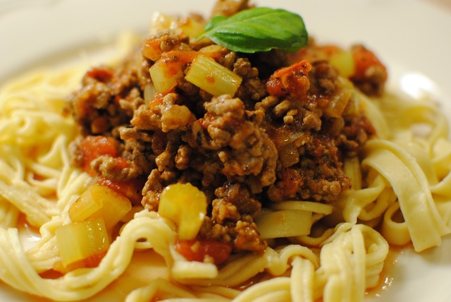 Köttfärssås med selleri och pasta