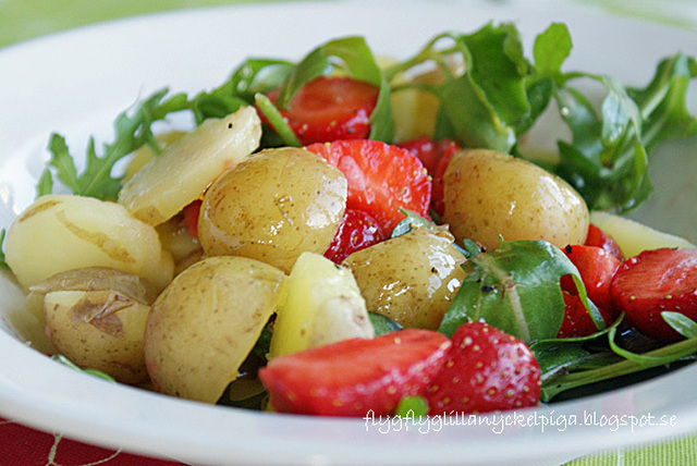 Potatissallad m. lime & jordgubbar