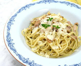 Spaghetti med salviakyckling och parmesan