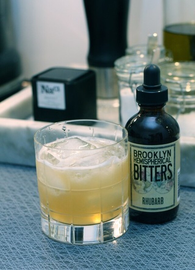 Whisky sour med rhubarb bitters