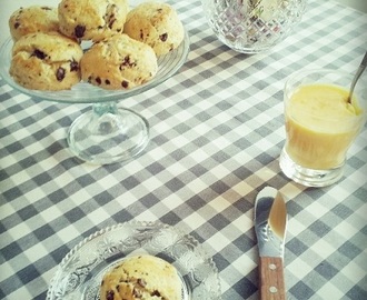 Engelska scones med choklad