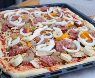 Pizza med sagolik topping