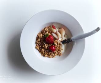 Breakfast in Melbourne - Yoghurt Bowl with Honey Granola, Fresh Strawberries & Peach