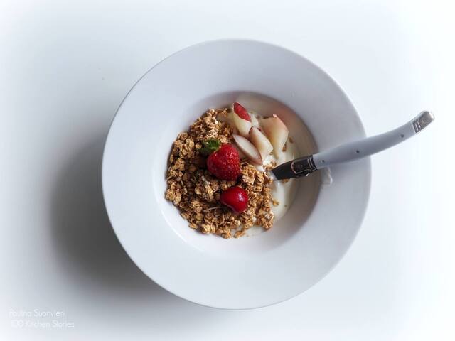 Breakfast in Melbourne - Yoghurt Bowl with Honey Granola, Fresh Strawberries & Peach