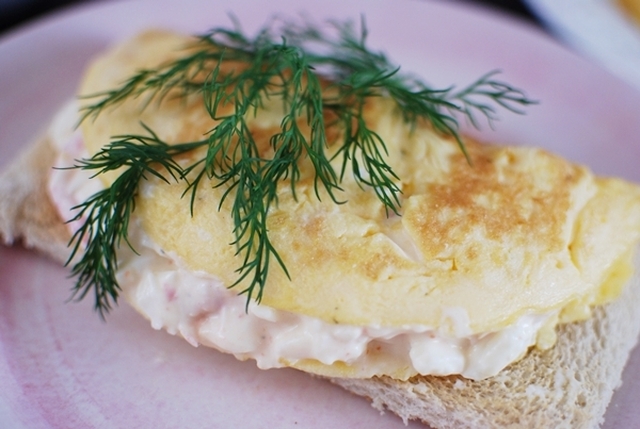 Omelettmackor med räkfyllning – MATPLATSEN
