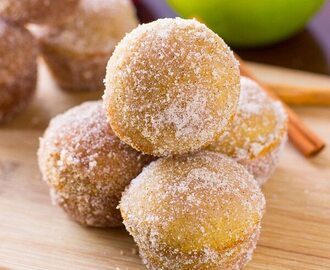 BAKED APPLE CIDER DONUTS