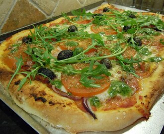 Pizza på surdeg med italienska smaker