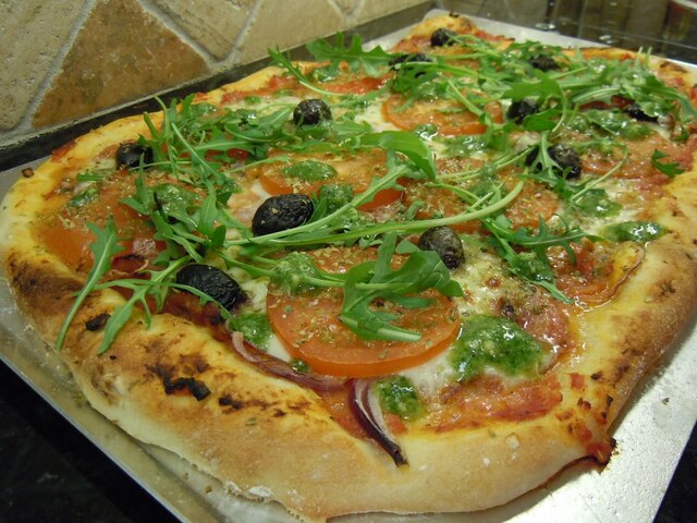 Pizza på surdeg med italienska smaker