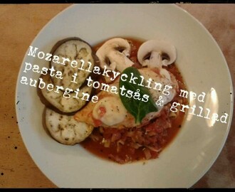 Mozarellakyckling med pasta i tomatsås med grillade auberginer